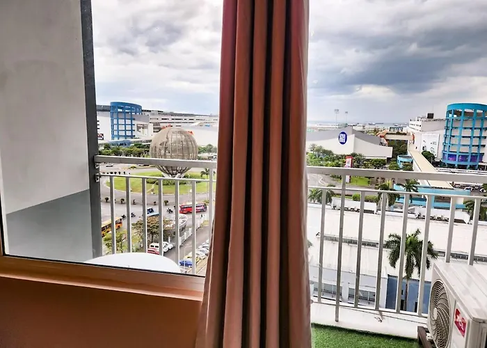 Апартаменты Spacious 1br 55sqm Moa With 100mbps Netflix Speakers *