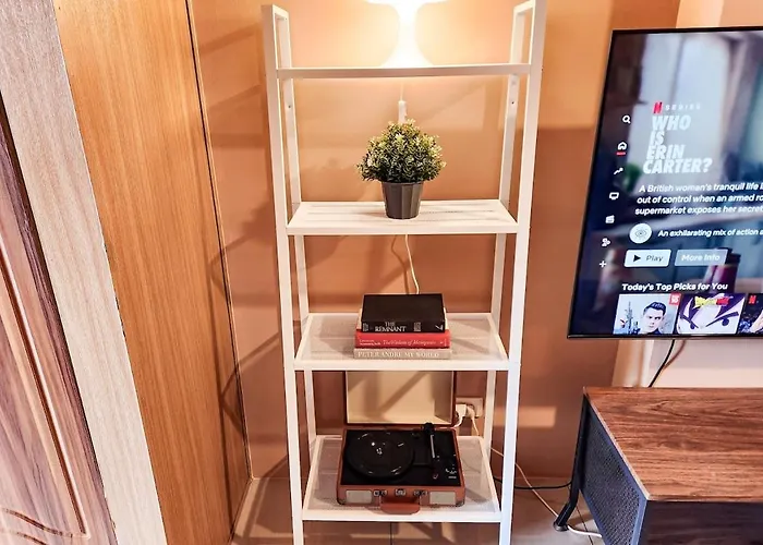 Апартаменты Spacious 1br 55sqm Moa With 100mbps Netflix Speakers *